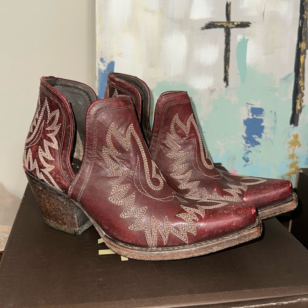 Ariat Dixon Boots (weathered red) size 6.5
